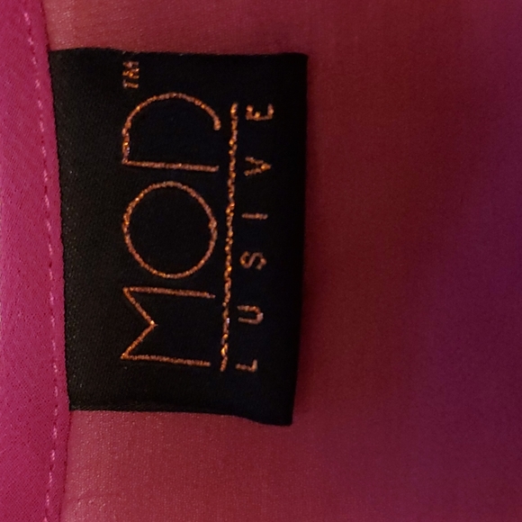 Mod Lusive fun cutout tank top in a beautiful orchid fabric. Size small. - Picture 2 of 5